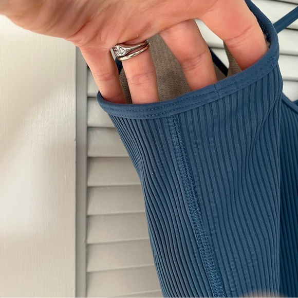 Vuori Ribbed Crop Tank w/ Built in Shelf Bra | Stone Blue | XL - Picture 5 of 10